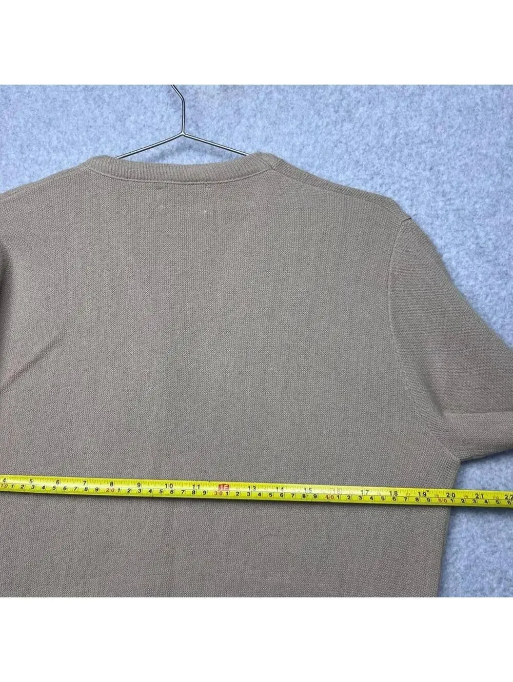 VTG Izod Lacoste Tan V-Neck Sweater M Camel Alligator Logo Old Money Preppy 90s